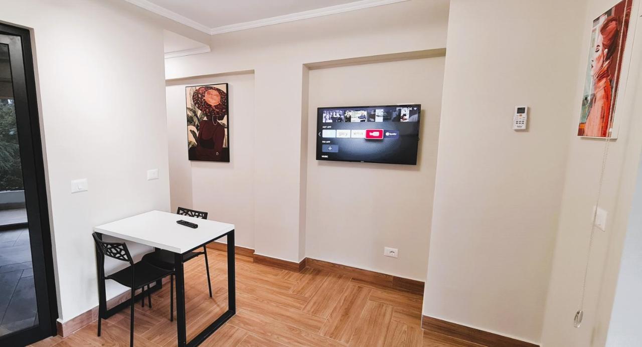 2V1 - Center Apartment 1 Tirana Exterior foto